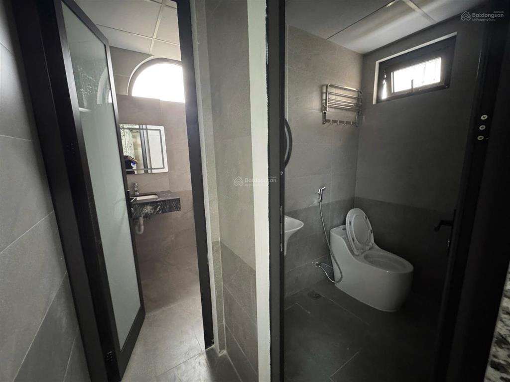 Cho thuê nhà vũ phạm hàm  trung kính, 60m2, 8 tầng, thông sàn, thang máy, pccc, 39tr/th