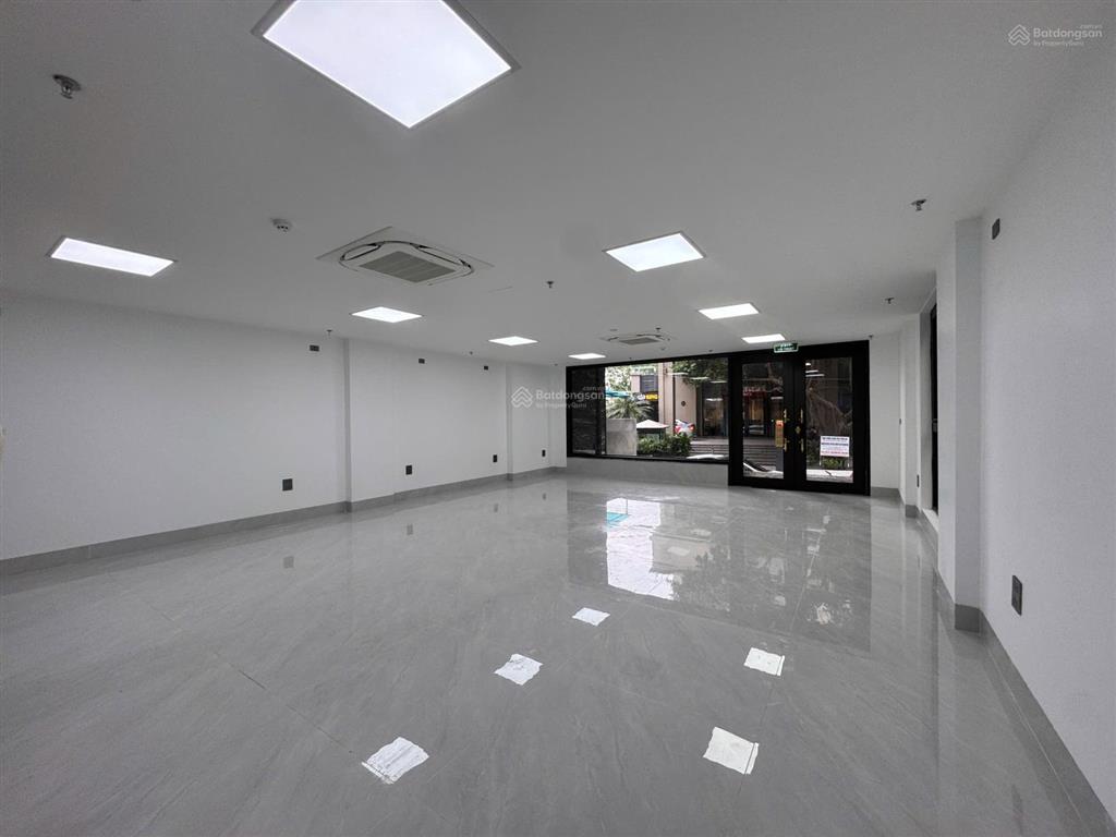 Cho thuê nhà vũ phạm hàm  trung kính, 60m2, 8 tầng, thông sàn, thang máy, pccc, 39tr/th