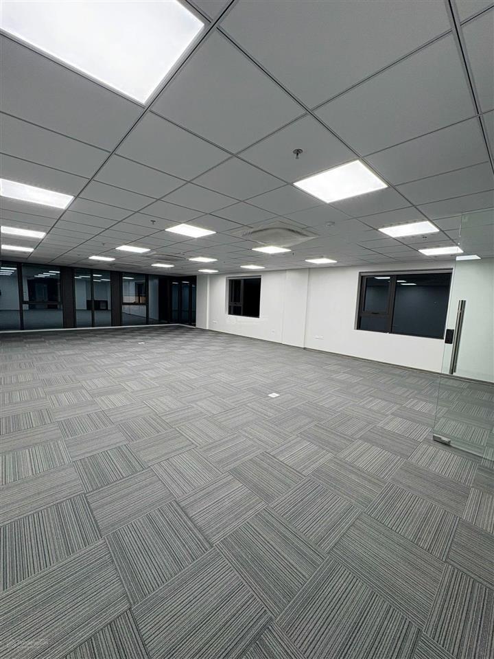 Chính chủ tôi cần cho thuê tòa nhà mặt phố lê văn lương  nhân chính 130m2 x 10t 1 hầm giá 100tr