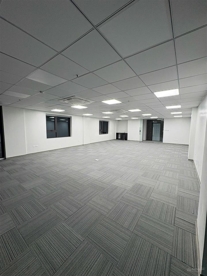 Chính chủ tôi cần cho thuê tòa nhà mặt phố lê văn lương  nhân chính 130m2 x 10t 1 hầm giá 100tr