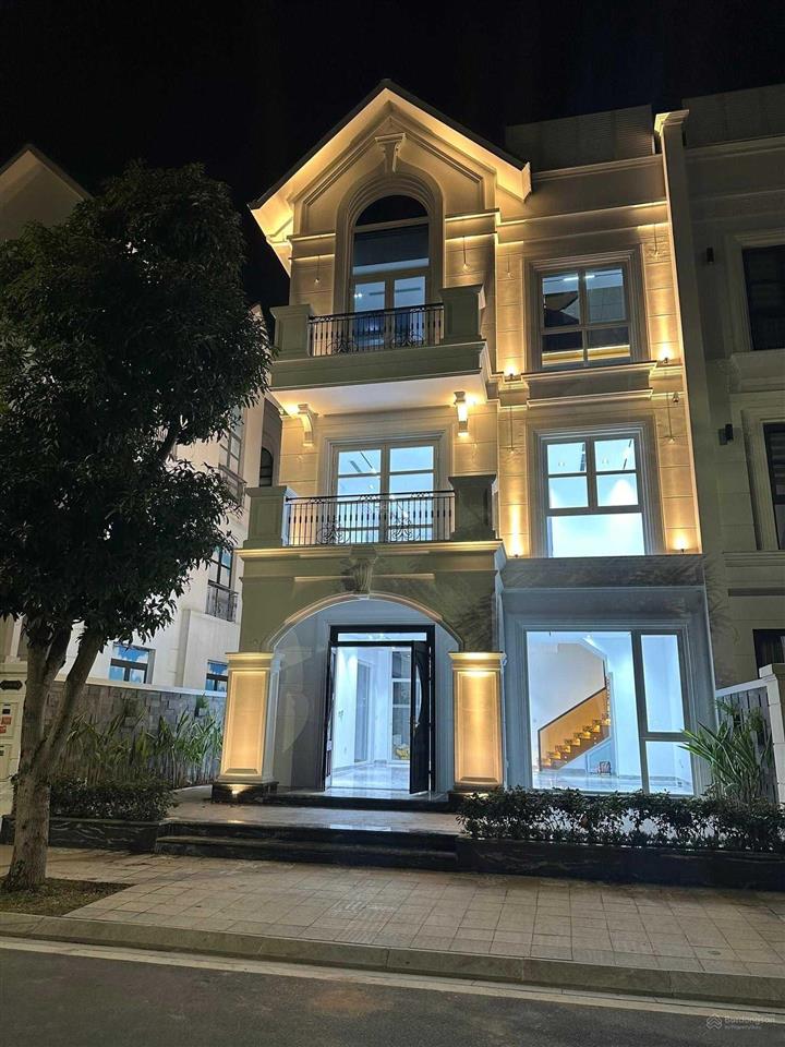 Cho thuê nhà vườn mới ở đỗ quang  hoàng ngân. dt 190m2 x 5 tầng, mt 10m full đồ cao cấp giá 50tr