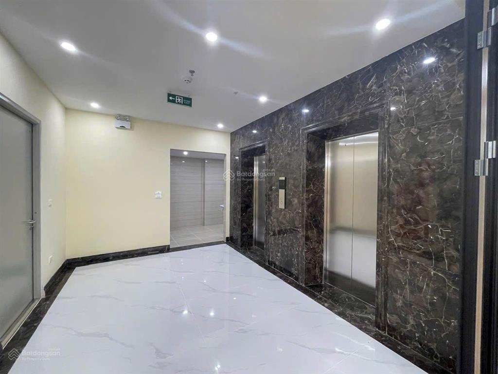 Chính chủ cần cho thuê gấp tòa nhà mặt phố duy tân  cầu giấy dt 240m2 xây 9t 1 hầm pccc đủ giấy