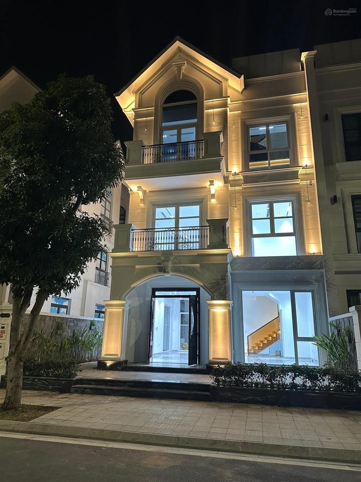 Cho thuê nhà hoàng đạo thuý  cầu giấy. dt đất 220m2x 5 tầng 1 hầm, mt 14m. full đồ. giá 48 triệu