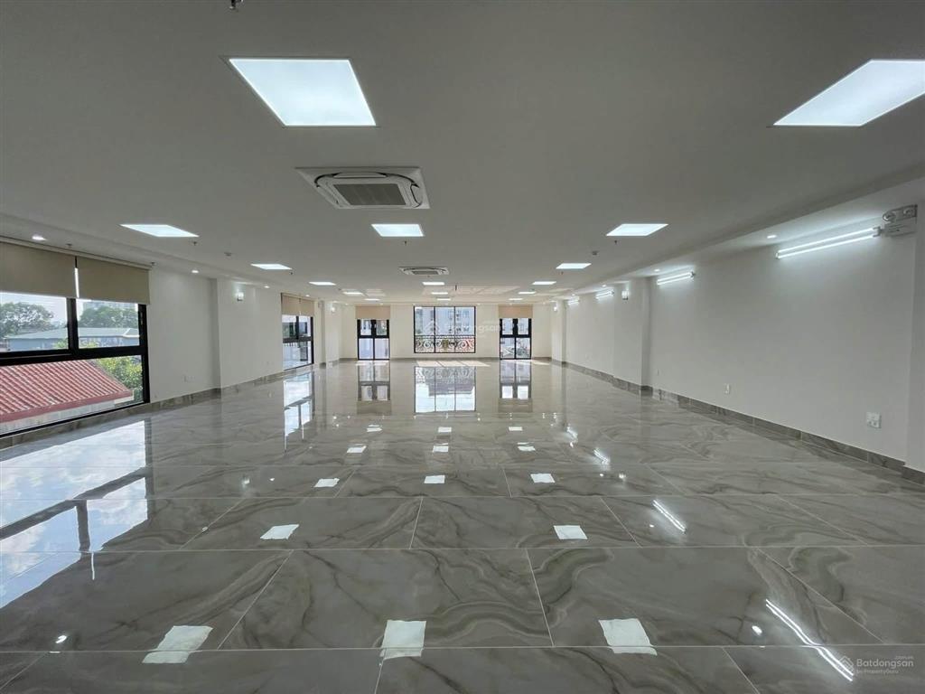 Chính chủ cho thuê tòa nhà lô góc mới trung kính dt90m2 xây 6 tầng 1 hầm pccc đủ giấy giá 68tr