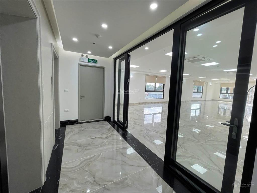Chính chủ cho thuê tòa nhà lô góc mới trung kính dt90m2 xây 6 tầng 1 hầm pccc đủ giấy giá 68tr