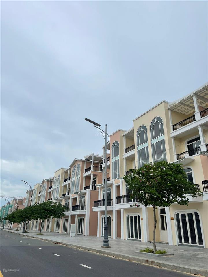 Sở hữu nhà phố biển parasol cam ranh chỉ 4 tỷ/căn sổ hồng riêng giá rẻ trong khu vực