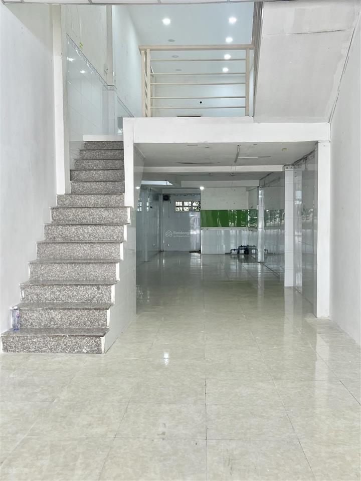 Bán nhà mặt tiền phạm thế hiển