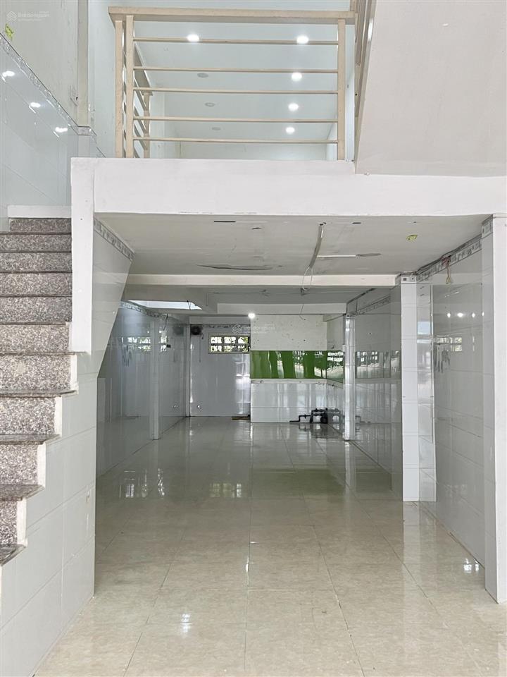 Bán nhà mặt tiền phạm thế hiển
