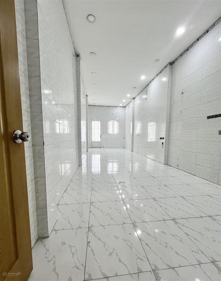 Bán nhà mặt tiền phạm thế hiển