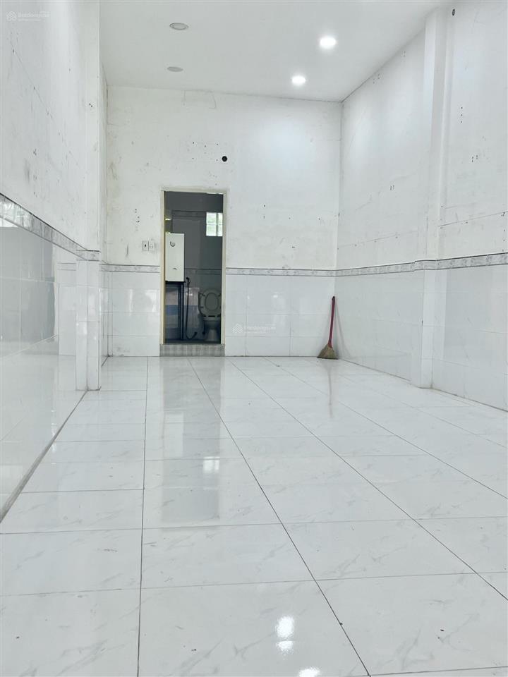Bán nhà mặt tiền phạm thế hiển