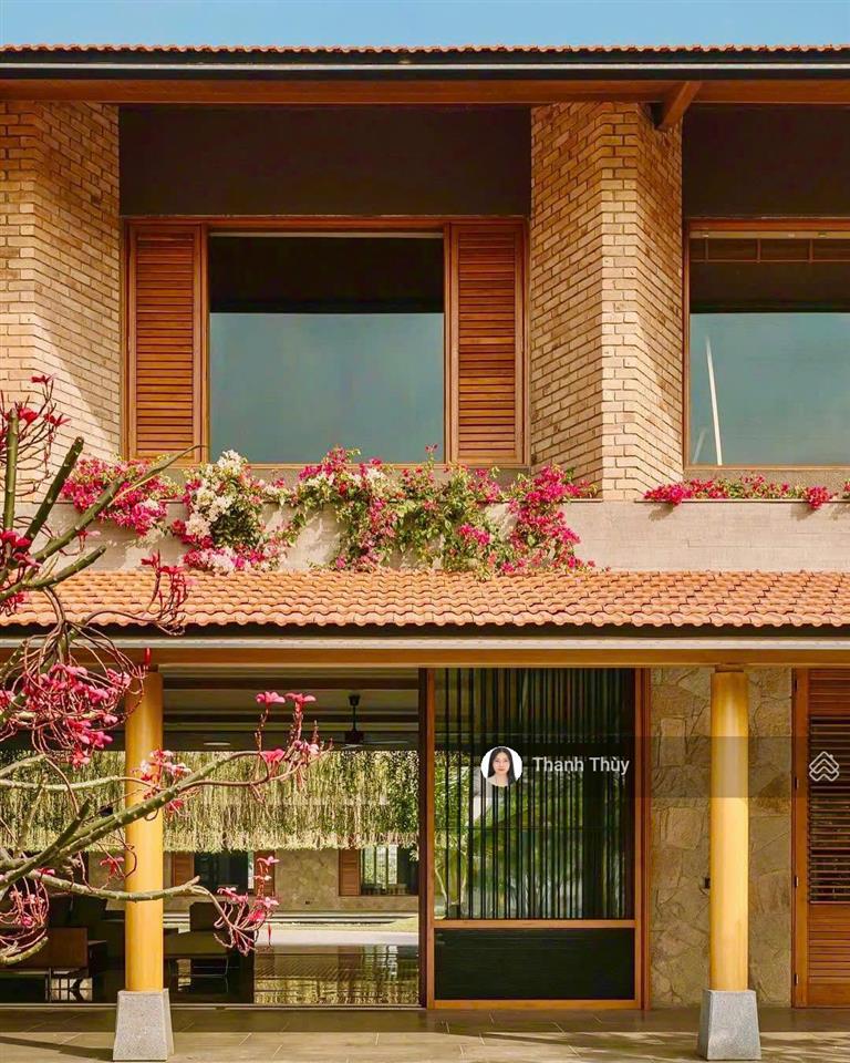 Bán boutique villa mỹ khê dòng tiền ròng 2.9 tỷ/năm (sát phố tây an thượng)  dt 560m2, ngang 12m