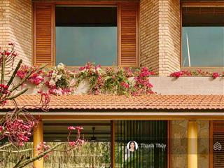Bán boutique villa mỹ khê dòng tiền ròng 2.9 tỷ/năm (sát phố tây an thượng)  dt 560m2, ngang 12m