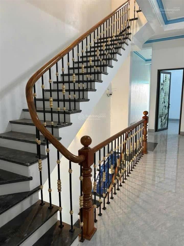 Bán nhà phố thạch bàn, long biên 45m2, 4 tầng  có sân rộng  giá đẹp 8.95 tỷ  gần ô tô