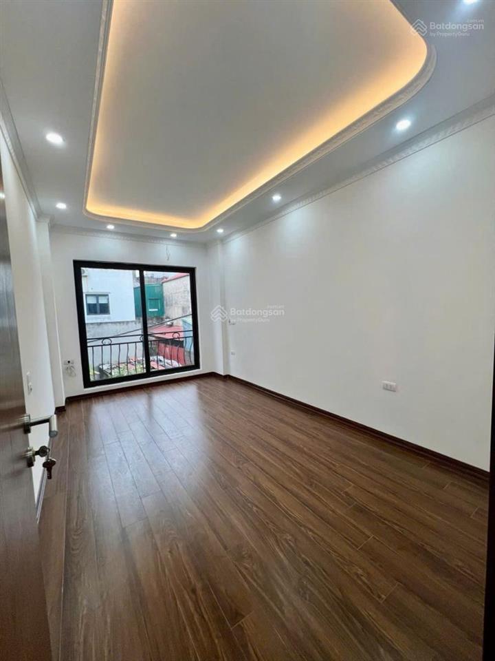 Bán nhà phố thạch bàn, long biên 45m2, 4 tầng  có sân rộng  giá đẹp 8.95 tỷ  gần ô tô
