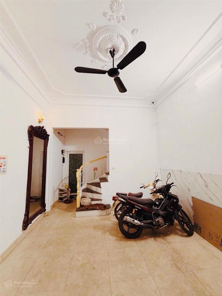 Bán nhà phố la thành  45m2 4 tầng  lô góc 2 thoáng  cách phố 3 bước chân  đại hạ giá 10.9 tỷ