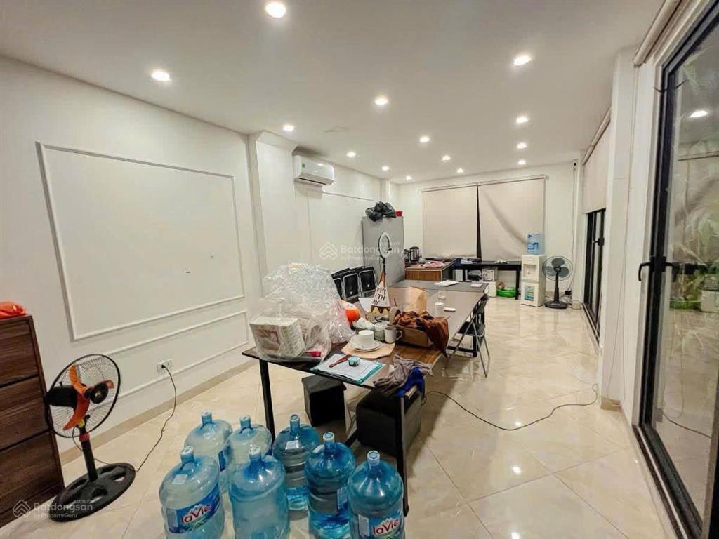 Mặt phố láng hạ  tài chính 21 tỷ vừa phải  lô góc 6 tầng thang máy  khu vip đống đa