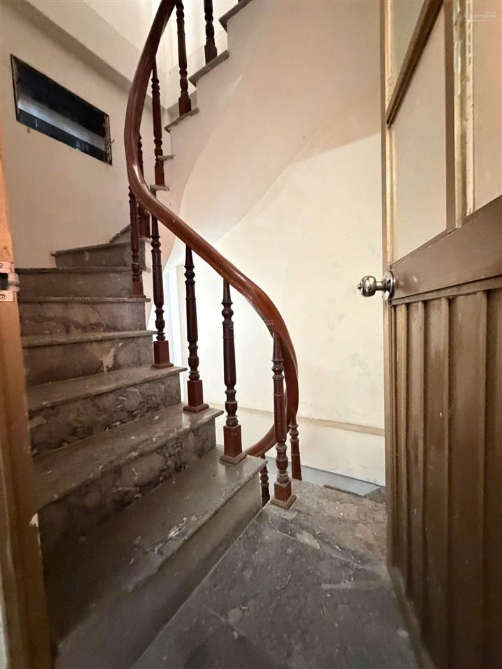 Bán nhà ngõ chợ khâm thiên, đống đa  5 tầng, 2 thoáng  giá 3.6 tỷ