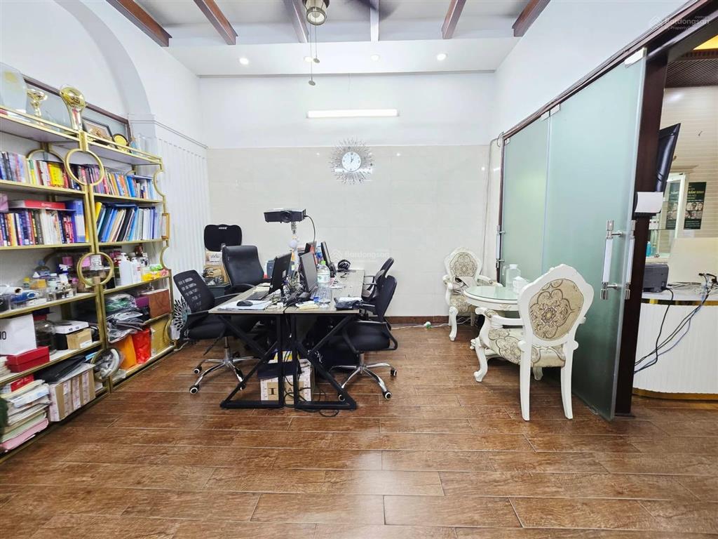 Bán nhà phố tôn đức thắng, đống đa  dt 100m2, 3.5 tầng, mt 9.2m  có sân  cách phố 20m