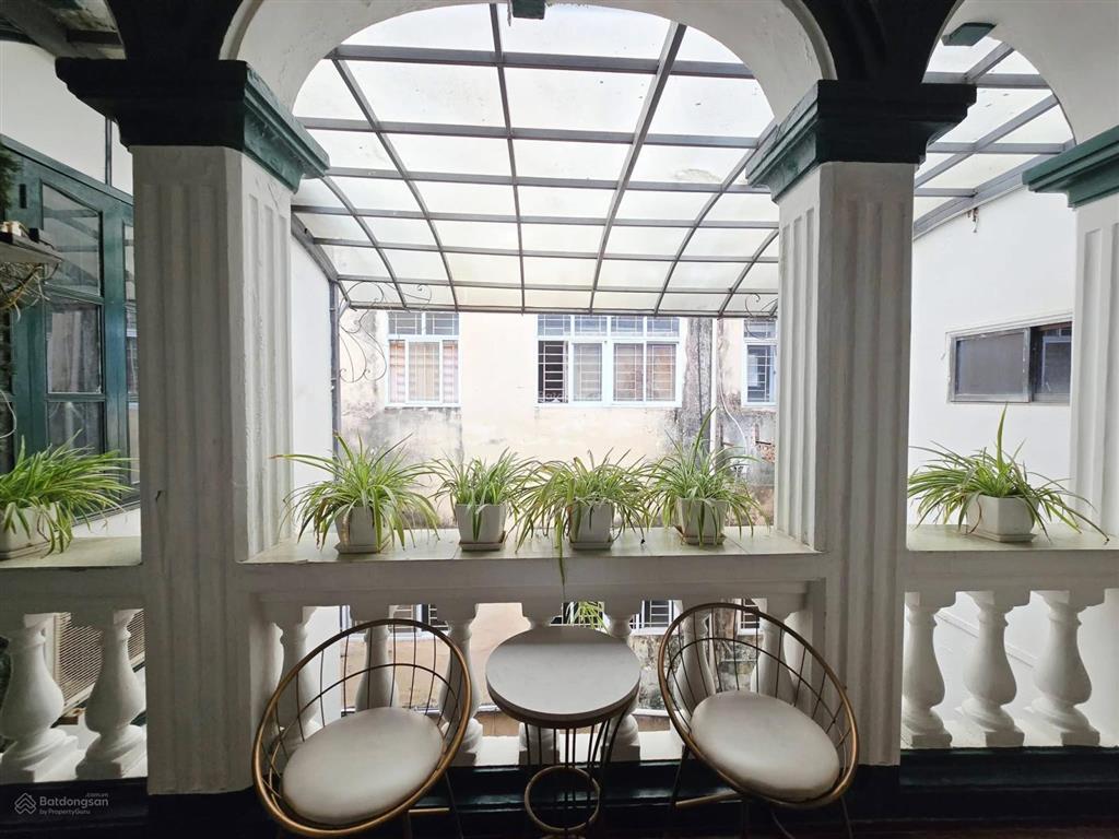 Bán nhà phố tôn đức thắng, đống đa  dt 100m2, 3.5 tầng, mt 9.2m  có sân  cách phố 20m