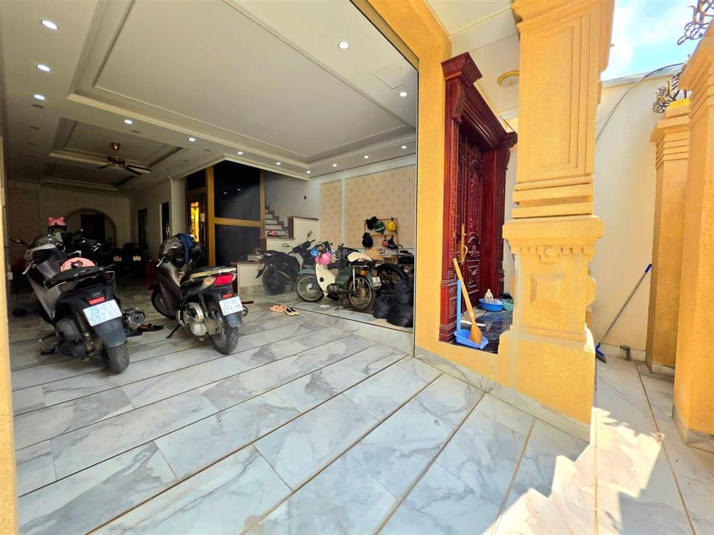 Việt hưng, long biên  95m2, 5 tầng, mt 6m  nhà dân xây, thang máy, full nội thất  giá đẹp