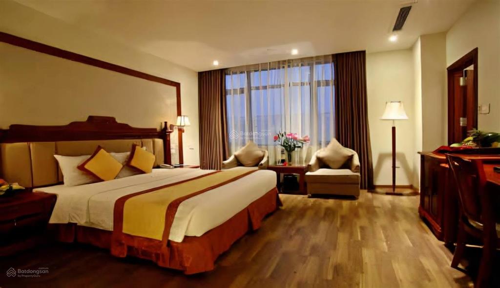Bán khách sạn 12 tầng tại trần thái tông, trung tâm cầu giấy  lô góc  36 phòng  doanh thu cao