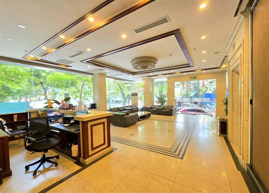 Bán khách sạn 12 tầng tại trần thái tông, trung tâm cầu giấy  lô góc  36 phòng  doanh thu cao