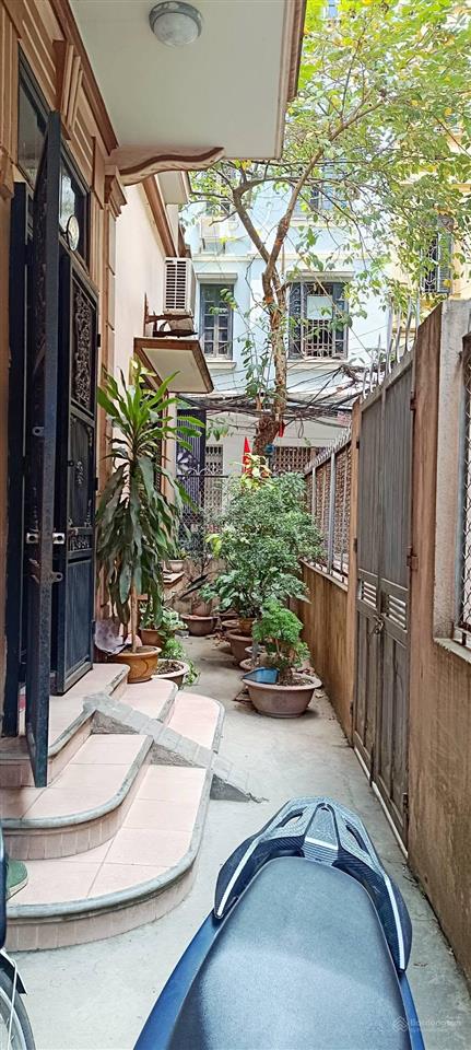 Bán nhà có lộc tại phố kim mã  lô góc 2 mặt ngõ ô tô, đỗ quanh nhà  cách phố 30m