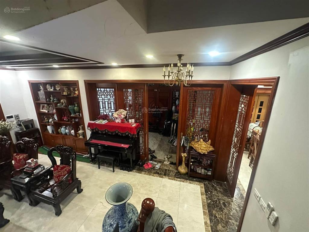 Trung kính  biệt thự 160m2 x 5 tầng  cách phố 2 nhà  khu phân lô vỉa hè vip