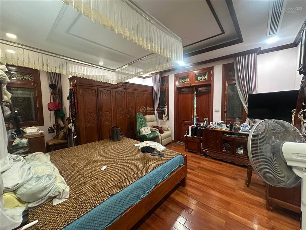 Trung kính  biệt thự 160m2 x 5 tầng  cách phố 2 nhà  khu phân lô vỉa hè vip
