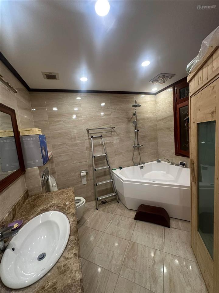 Trung kính  biệt thự 160m2 x 5 tầng  cách phố 2 nhà  khu phân lô vỉa hè vip