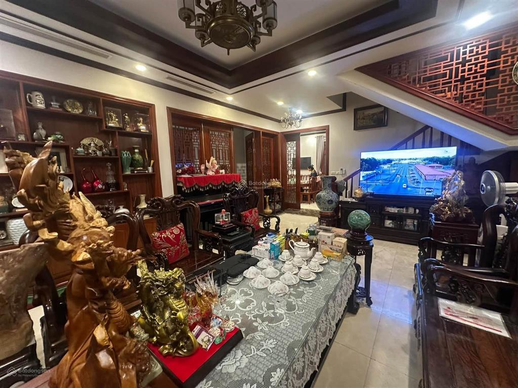 Trung kính  biệt thự 160m2 x 5 tầng  cách phố 2 nhà  khu phân lô vỉa hè vip