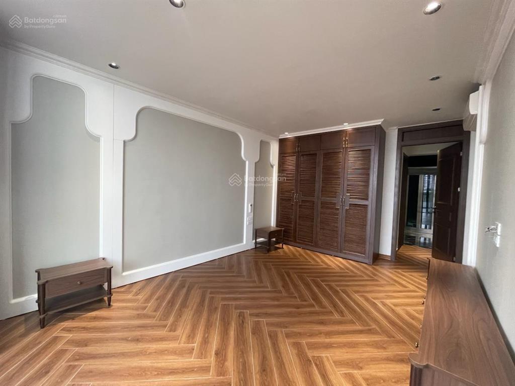Bán nhà riêng hoàng cầu, đống đa, cách mặt phố 10m, sát hồ, 90,6m x 7 tầng thang máy, làm vp cty