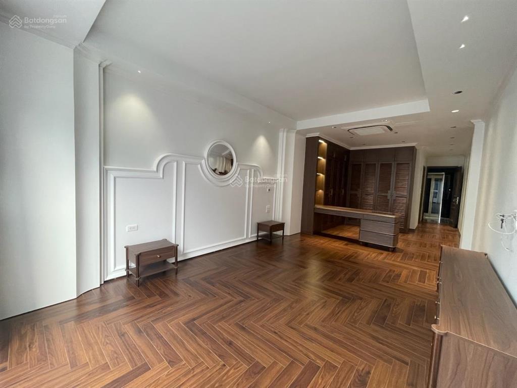 Bán nhà riêng hoàng cầu, đống đa, cách mặt phố 10m, sát hồ, 90,6m x 7 tầng thang máy, làm vp cty