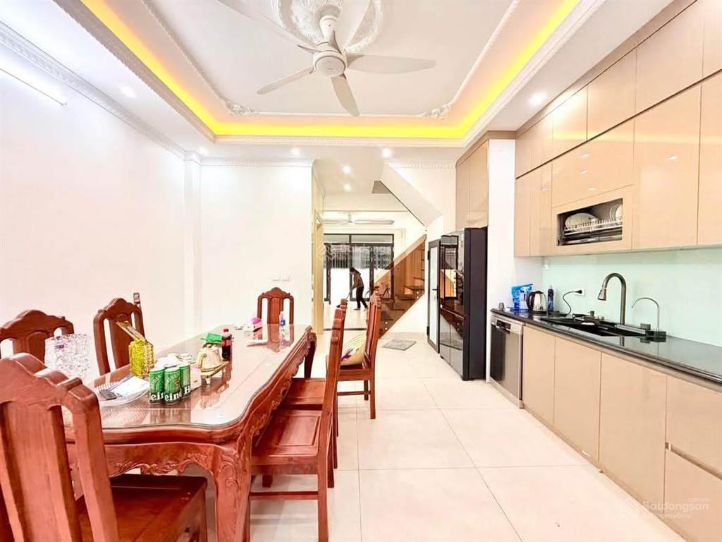 Bán nhà riêng hào nam, đống đa, gần ga cát linh, ô tô tránh, 45m x 4 tầng, 4 phòng ngủ