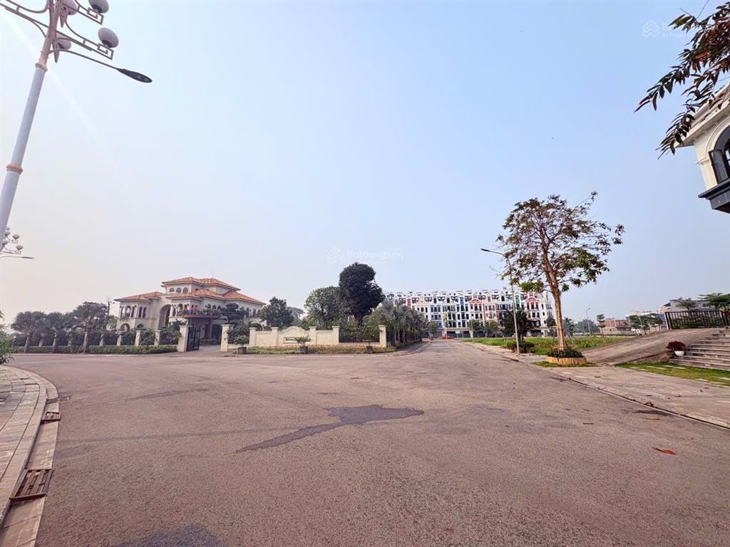 Bán đất biệt thự đơn lập đẹp khu bắc đầm vạc  vĩnh phúc. sống xanh mát bên hồ từ nhiên rộng 48km2.