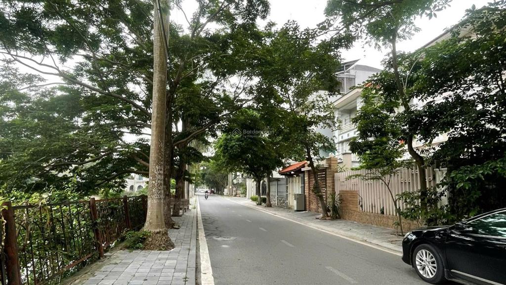 Bán biệt thự khu tây hồ, vĩnh yên. hàng hiếm view hồ  hướng đn