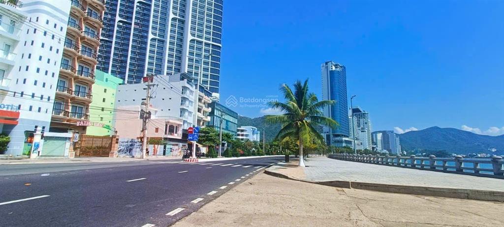 Mặt tiền củ chi  ngang dài 10m * cách biển hòn chồng 600m, giá 33 tỷ