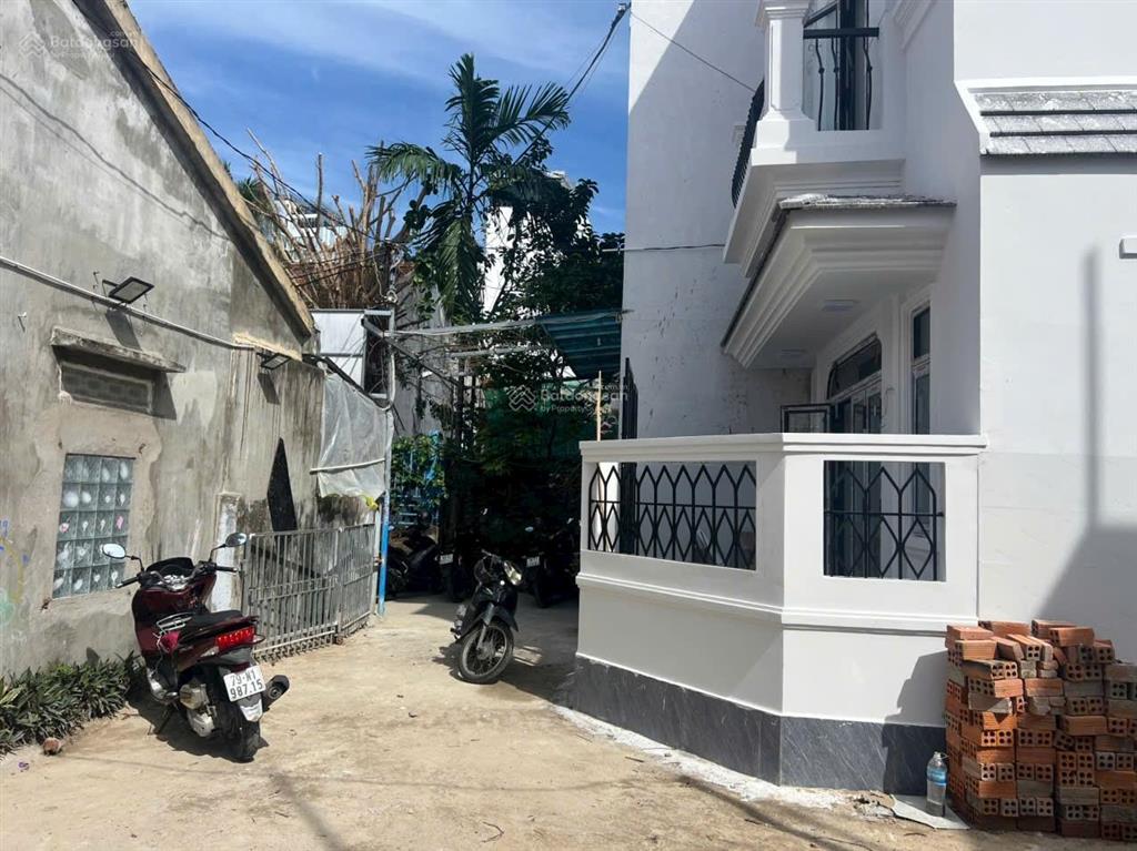 Đất hẻm củ chi  ngang 5,5m  cách biển hòn chồng 300m. giá 3,880 tỷ.