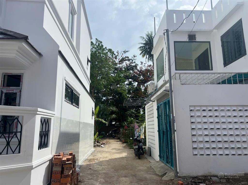 Đất hẻm củ chi  ngang 5,5m  cách biển hòn chồng 300m. giá 3,880 tỷ.