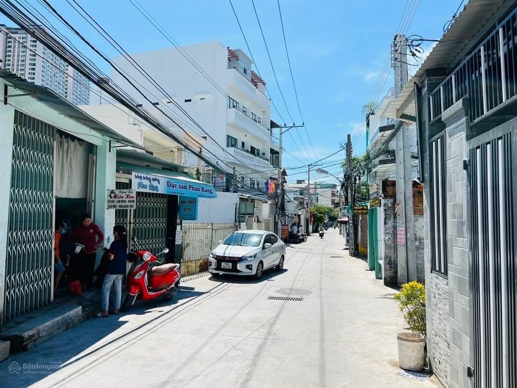 Nhà 3 tầng mặt tiền đoàn trần nghiệp, đi ra biển hòn chồng 300m. nhà giá 13,5 tỷ
