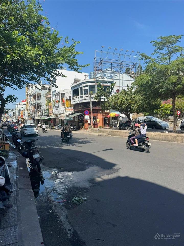 Nhà mặt tiền nguyễn trãi  đối diện nhà thờ núi * cách biển trần phú 800m. giá 38 tỷ