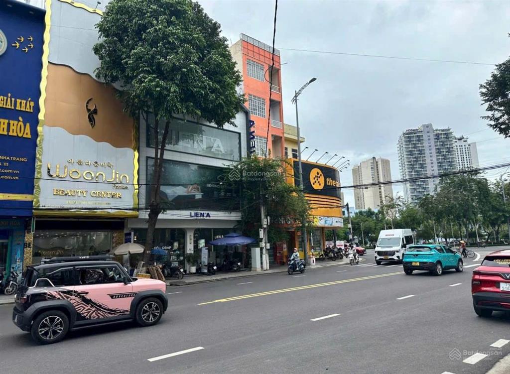 Nhà 4 tầng, ô tô lê thánh tôn cách biển quảng trường trần phú 300m, giá 33 tỷ
