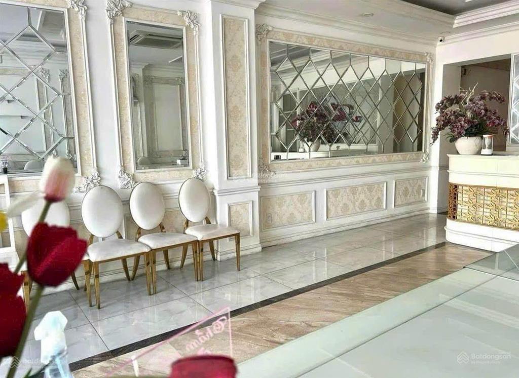 Nhà 4 tầng, ô tô lê thánh tôn cách biển quảng trường trần phú 300m, giá 33 tỷ