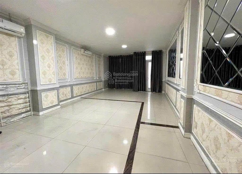 Nhà 4 tầng, ô tô lê thánh tôn cách biển quảng trường trần phú 300m, giá 33 tỷ