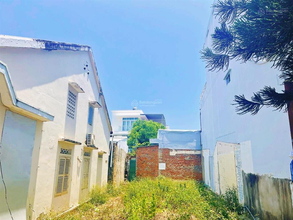 Đất đặng tất  cách biển 450m hẻm ô tô vi vu