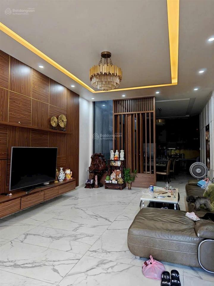 Nhà 3 tầng lê quý đôn  gần lê thánh tôn * vị trí cực đẹp. giá 33 tỷ.