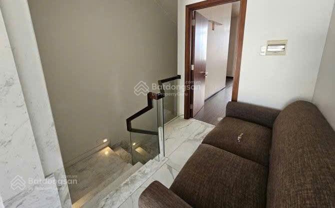 Nhà 3 tầng lê quý đôn  gần lê thánh tôn * vị trí cực đẹp. giá 33 tỷ.