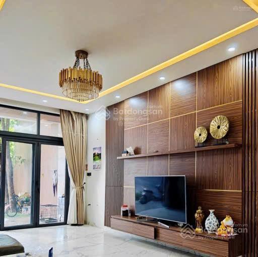 Nhà 3 tầng lê quý đôn  gần lê thánh tôn * vị trí cực đẹp. giá 33 tỷ.