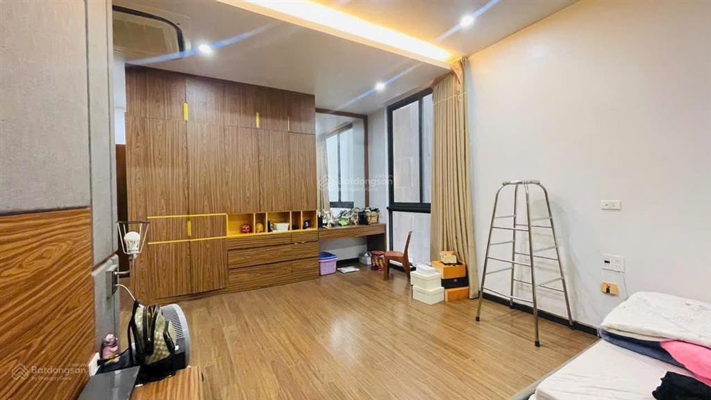 Nhà 3 tầng lê quý đôn  gần lê thánh tôn * vị trí cực đẹp. giá 33 tỷ.
