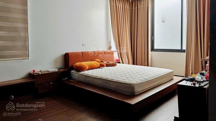 Nhà 3 tầng lê quý đôn  gần lê thánh tôn * vị trí cực đẹp. giá 33 tỷ.